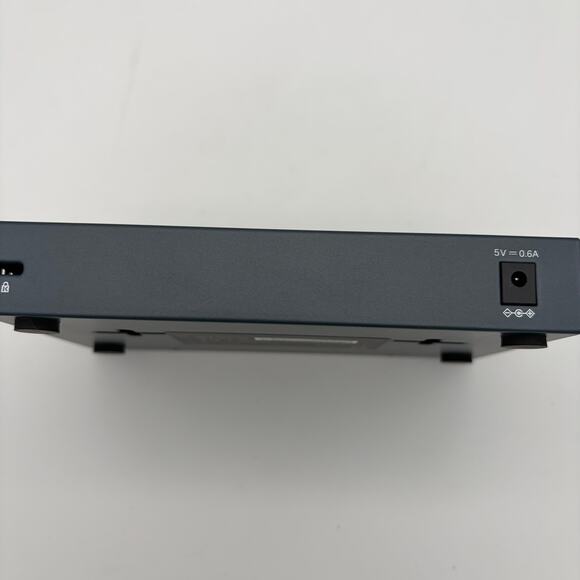 TP-Link TL-SG108 8-Port Gigabit Desktop Switch 5V 0.6A Used - Picture 6 of 7
